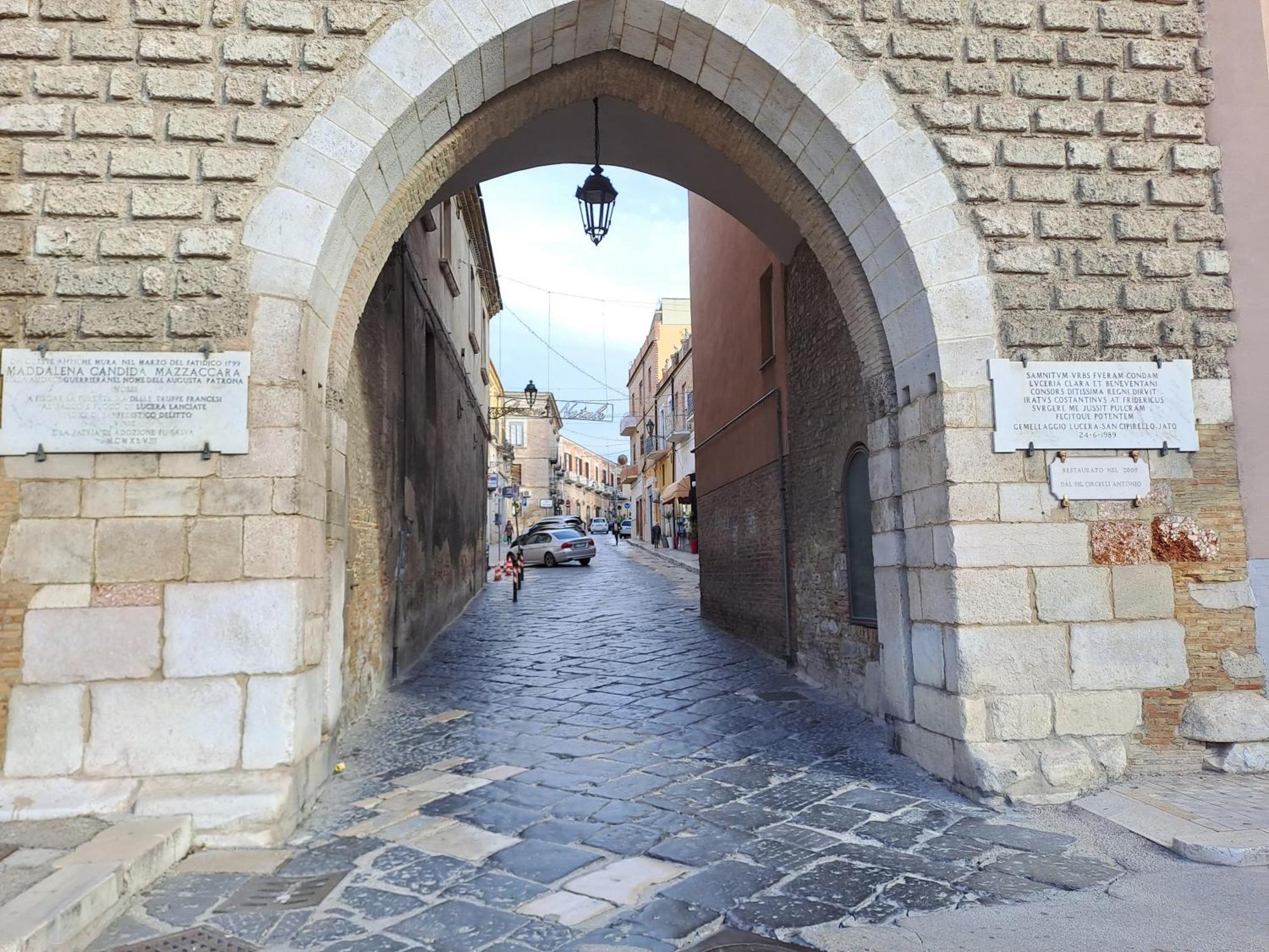 La Casa Sull Arco Bed & Breakfast Lucera Bagian luar foto